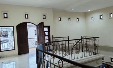 Rumah Mewah Akses ke Mall Living World Dijual, di Seroja Denpasar Area