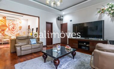 For Sale Five Bedroom Freehold Villa in Renon