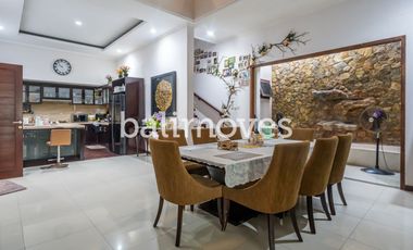 For Sale Five Bedroom Freehold Villa in Renon