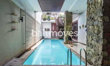 For Sale Five Bedroom Freehold Villa in Renon