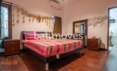 For Sale Five Bedroom Freehold Villa in Renon