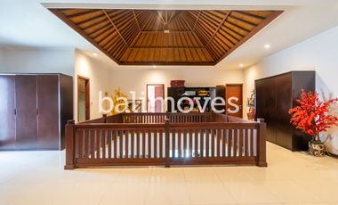 For Sale Five Bedroom Freehold Villa in Renon
