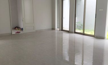 Dijual atau Di sewakan rumah 2 lantai Perumahan Grand Pakuwon, Surabaya Barat