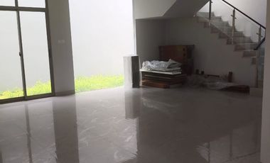 Dijual atau Di sewakan rumah 2 lantai Perumahan Grand Pakuwon, Surabaya Barat