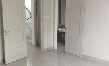 Dijual atau Di sewakan rumah 2 lantai Perumahan Grand Pakuwon, Surabaya Barat