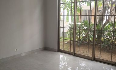 Dijual atau Di sewakan rumah 2 lantai Perumahan Grand Pakuwon, Surabaya Barat