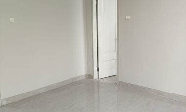 Dijual atau Di sewakan rumah 2 lantai Perumahan Grand Pakuwon, Surabaya Barat