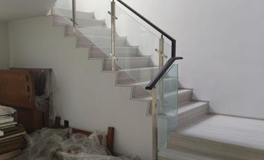 Dijual atau Di sewakan rumah 2 lantai Perumahan Grand Pakuwon, Surabaya Barat