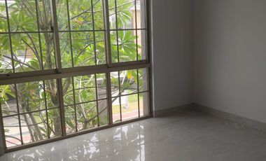 Dijual atau Di sewakan rumah 2 lantai Perumahan Grand Pakuwon, Surabaya Barat
