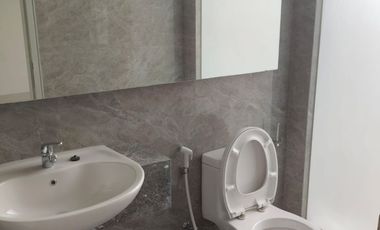 Dijual atau Di sewakan rumah 2 lantai Perumahan Grand Pakuwon, Surabaya Barat