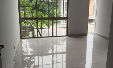 Dijual atau Di sewakan rumah 2 lantai Perumahan Grand Pakuwon, Surabaya Barat