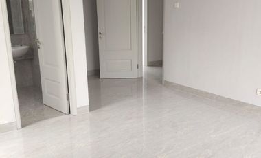 Dijual atau Di sewakan rumah 2 lantai Perumahan Grand Pakuwon, Surabaya Barat