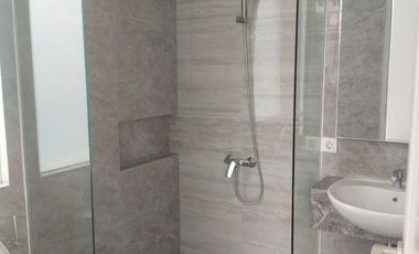 Dijual atau Di sewakan rumah 2 lantai Perumahan Grand Pakuwon, Surabaya Barat