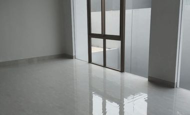 Dijual atau Di sewakan rumah 2 lantai Perumahan Grand Pakuwon, Surabaya Barat