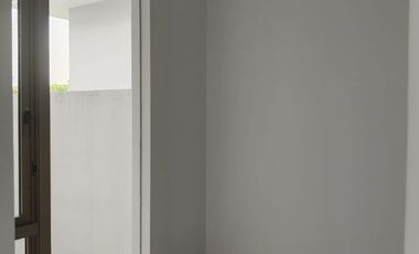 Dijual atau Di sewakan rumah 2 lantai Perumahan Grand Pakuwon, Surabaya Barat