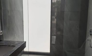 Dijual atau Di sewakan rumah 2 lantai Perumahan Grand Pakuwon, Surabaya Barat