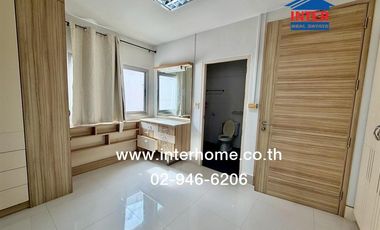 Three-story townhome, 152.7 sq.w., near the Chaiyaphum Municipal Public Health Center, on Mittraphap Road (Highway No. 2051), Chaiyaphum City
