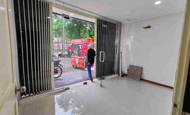 DISEWAKAN RUKO SIAP PAKAI LOKASI STRATEGIS DI KEBON JERUK JAKARTA BARAT