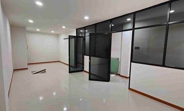 DISEWAKAN RUKO SIAP PAKAI LOKASI STRATEGIS DI KEBON JERUK JAKARTA BARAT