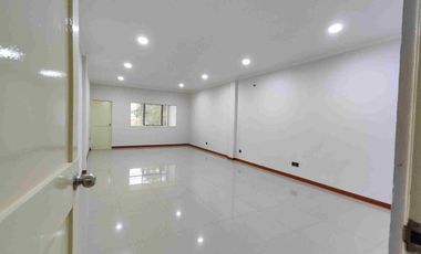 DISEWAKAN RUKO SIAP PAKAI LOKASI STRATEGIS DI KEBON JERUK JAKARTA BARAT