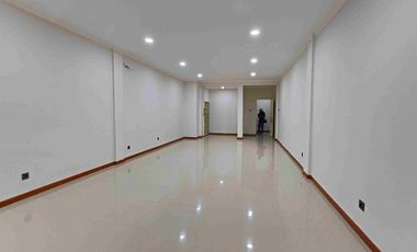 DISEWAKAN RUKO SIAP PAKAI LOKASI STRATEGIS DI KEBON JERUK JAKARTA BARAT