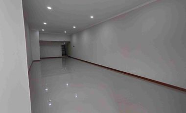 DISEWAKAN RUKO SIAP PAKAI LOKASI STRATEGIS DI KEBON JERUK JAKARTA BARAT