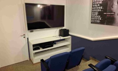 Se vende Departamento Amoblado. Eduardo Titus, VIÑA DEL MAR. Estilo mariposa. Ideal para Inversión. Cercano a Universidades. Condominio Seguro, seguridad 24/7. 2 dormitorios, 2 baños, estacionamiento