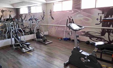 Se vende Departamento Amoblado. Eduardo Titus, VIÑA DEL MAR. Estilo mariposa. Ideal para Inversión. Cercano a Universidades. Condominio Seguro, seguridad 24/7. 2 dormitorios, 2 baños, estacionamiento