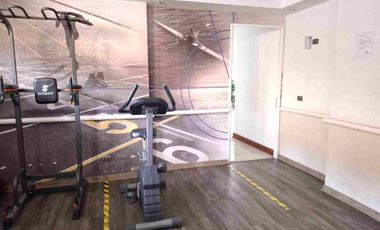 Se vende Departamento Amoblado. Eduardo Titus, VIÑA DEL MAR. Estilo mariposa. Ideal para Inversión. Cercano a Universidades. Condominio Seguro, seguridad 24/7. 2 dormitorios, 2 baños, estacionamiento