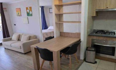 Se vende Departamento Amoblado. Eduardo Titus, VIÑA DEL MAR. Estilo mariposa. Ideal para Inversión. Cercano a Universidades. Condominio Seguro, seguridad 24/7. 2 dormitorios, 2 baños, estacionamiento