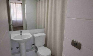 Se vende Departamento Amoblado. Eduardo Titus, VIÑA DEL MAR. Estilo mariposa. Ideal para Inversión. Cercano a Universidades. Condominio Seguro, seguridad 24/7. 2 dormitorios, 2 baños, estacionamiento