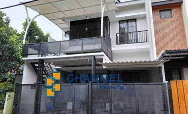 Jual Rumah Cakep Lokasi Strategis Banget Depan Musholla Griya Loka BSD