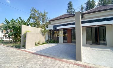 DIJUAL RUMAH SIAP HUNI DI NGAGLIK SLEMAN DEKAT KAMPUS UII JAKAL SHM