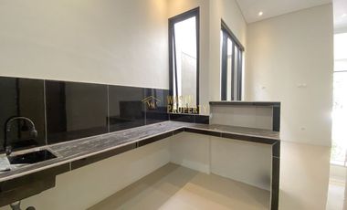 DIJUAL RUMAH SIAP HUNI DI NGAGLIK SLEMAN DEKAT KAMPUS UII JAKAL SHM