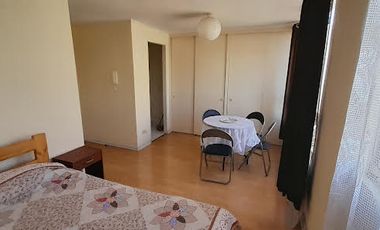 VENDO ESTUDIO ACOGEDOR ILUMINADO AMOBLADO, OPORTUNIDAD.