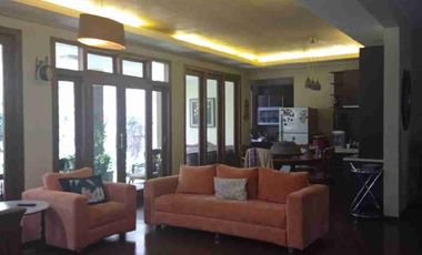 RUMAH MEWAH MINIMALIS TROPIS 2 LANTAI MAINROAD ANTAPANI BANDUNG.