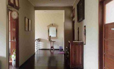 RUMAH MEWAH MINIMALIS TROPIS 2 LANTAI MAINROAD ANTAPANI BANDUNG.