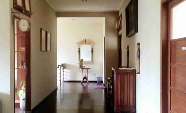 RUMAH MEWAH MINIMALIS TROPIS 2 LANTAI MAINROAD ANTAPANI BANDUNG.