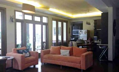 RUMAH MEWAH MINIMALIS TROPIS 2 LANTAI MAINROAD ANTAPANI BANDUNG.