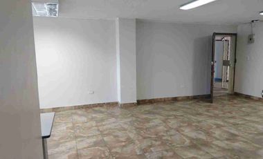 RENTO OFICINA DE 72M2 EN CUARTO PISO DE EDIFICIO UBICADO EN LA AV. DE LA REPUBLICA, NORTE DE QUITO.