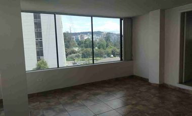 RENTO OFICINA DE 72M2 EN CUARTO PISO DE EDIFICIO UBICADO EN LA AV. DE LA REPUBLICA, NORTE DE QUITO.