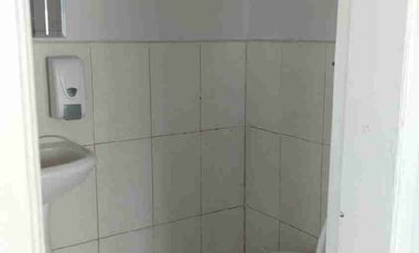 RENTO OFICINA DE 72M2 EN CUARTO PISO DE EDIFICIO UBICADO EN LA AV. DE LA REPUBLICA, NORTE DE QUITO.