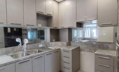 Luxurious 4 Bedroom Penthouse Loft Unit for Sale in Kingswood, Makati City