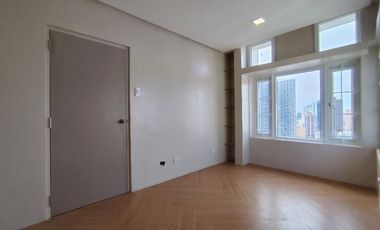 Luxurious 4 Bedroom Penthouse Loft Unit for Sale in Kingswood, Makati City