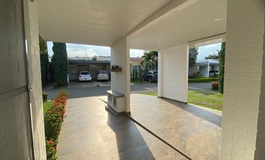 VENDO CASA ESQUINERA PAISAJES  DEL CASTILLO DE 1 NIVEL -JAMUNDI