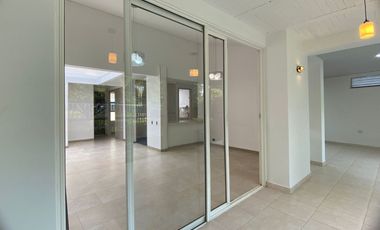 VENDO CASA ESQUINERA PAISAJES  DEL CASTILLO DE 1 NIVEL -JAMUNDI