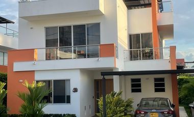 VENTA ESTUPENDA CASA DOS PISOS Y TERRAZA