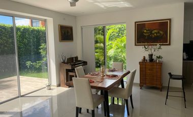 VENTA ESTUPENDA CASA DOS PISOS Y TERRAZA