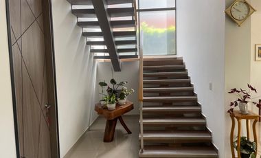 VENTA ESTUPENDA CASA DOS PISOS Y TERRAZA