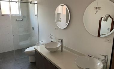 VENTA ESTUPENDA CASA DOS PISOS Y TERRAZA